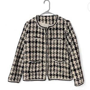 Elegant Tweed Blazer in Black and Cream